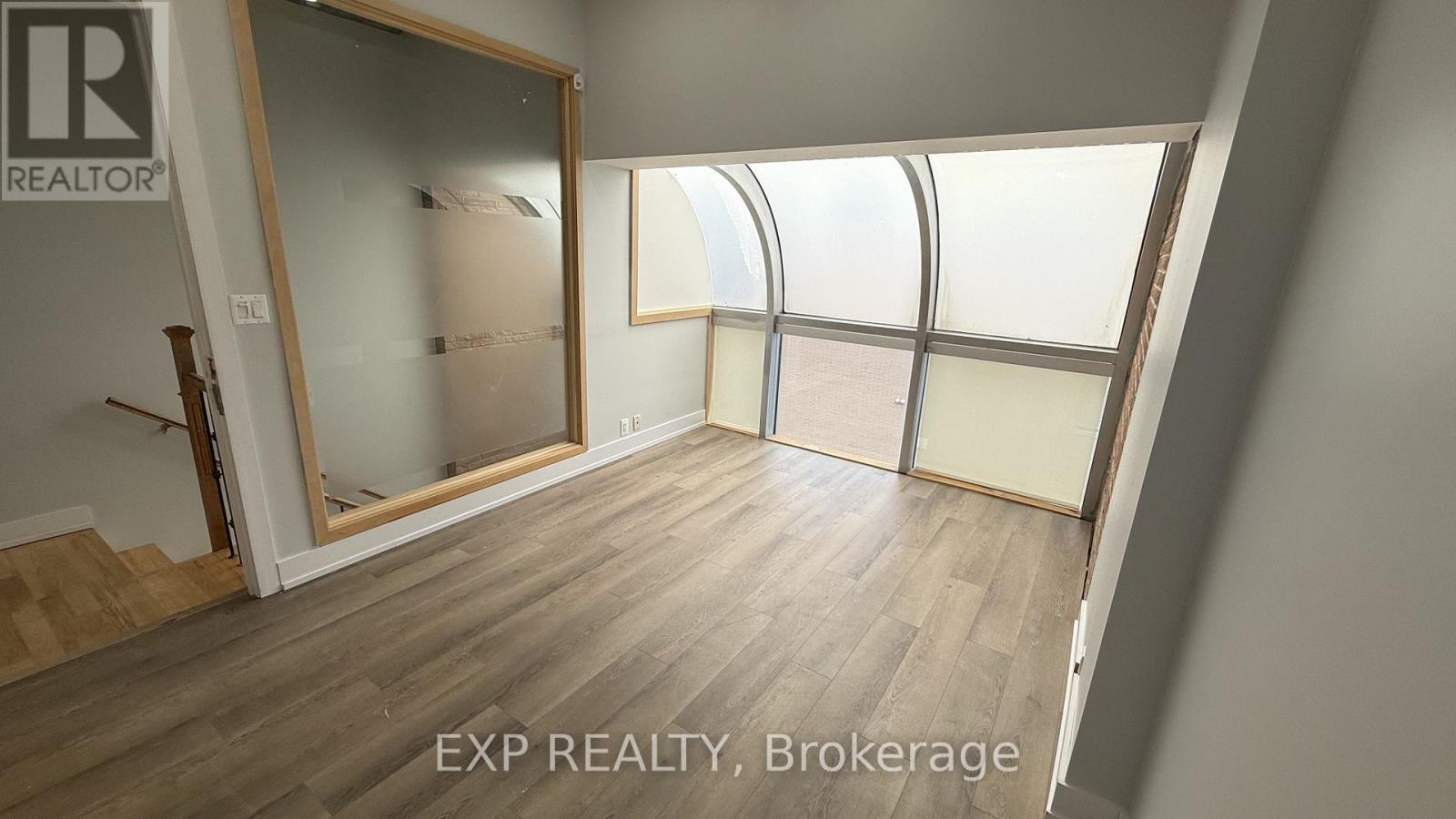 522 - 1315 Lawrence Avenue E Property Photo 11
