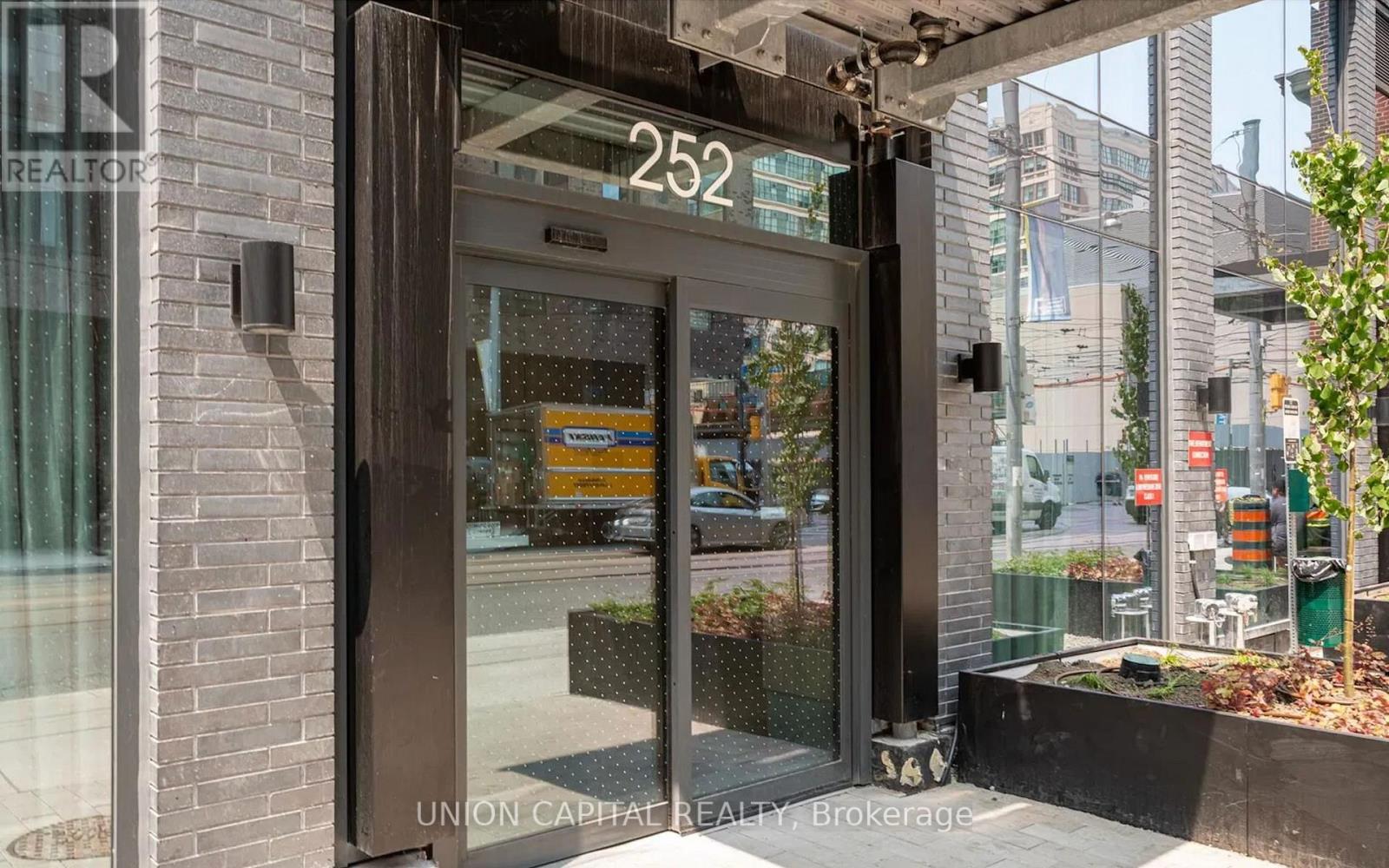 5511 - 252 Church Street Property Photo 2