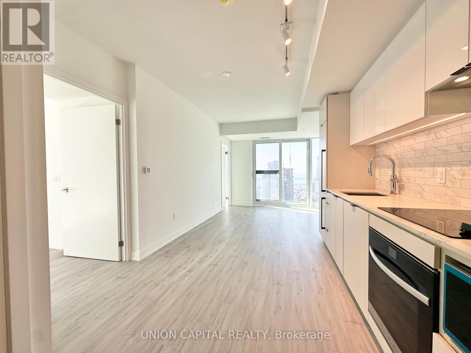 5511 - 252 Church Street Property Photo 6