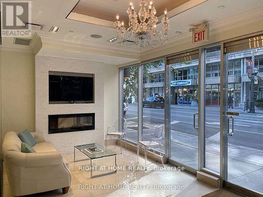 101 - 263 Wellington Street W Property Photo 2