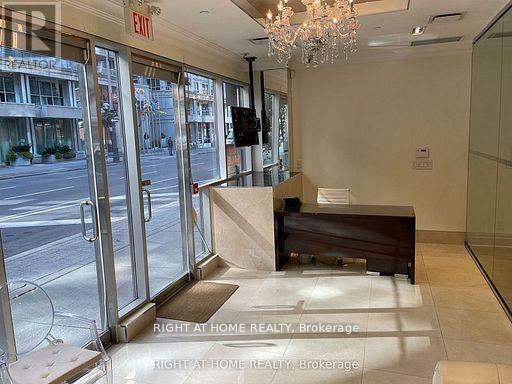 101 - 263 Wellington Street W Property Photo 4