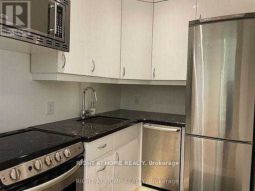 101 - 263 Wellington Street W Property Photo 5