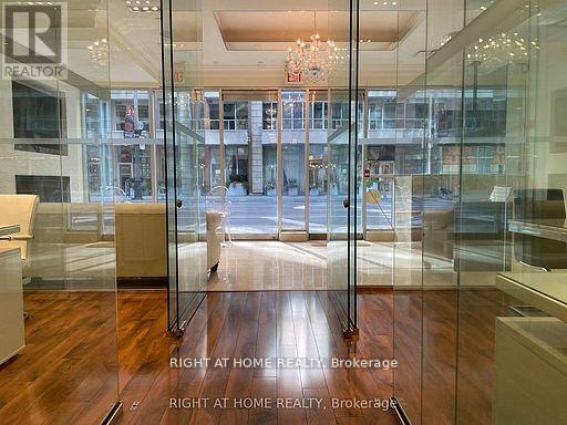 101 - 263 Wellington Street W Property Photo 6