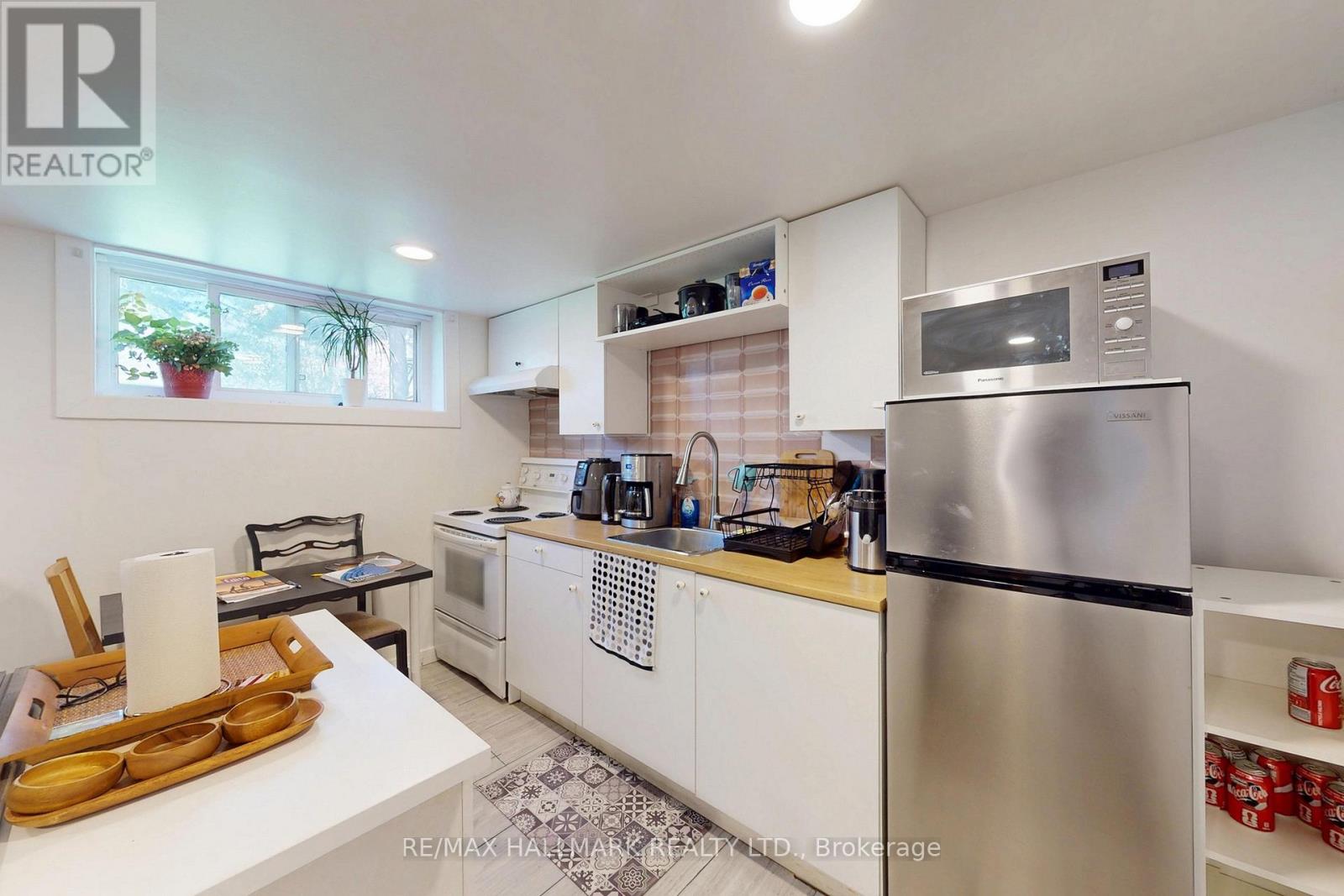 96 Searle Avenue Property Photo 28