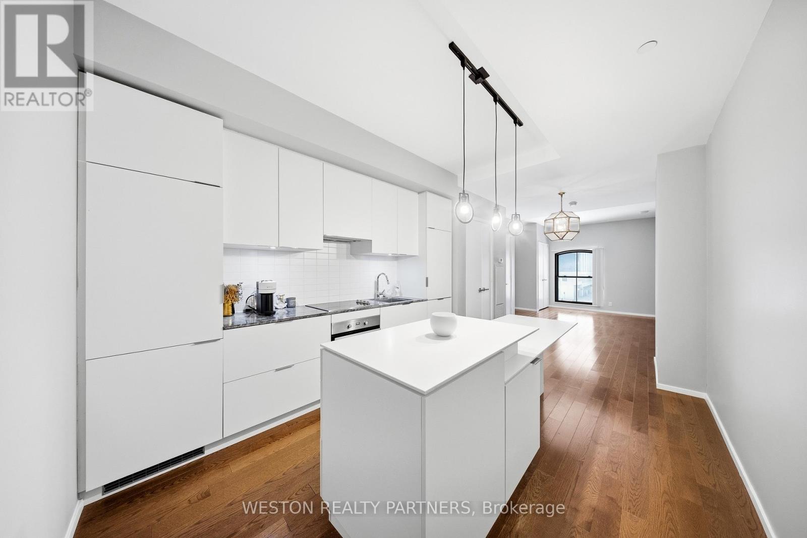 208 - 5 ST JOSEPH STREET