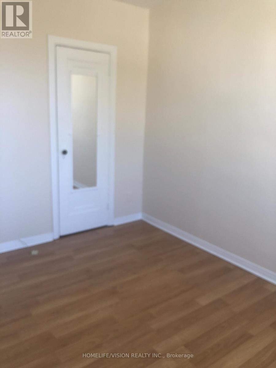 2 - 421 Sutherland Drive Property Photo 5
