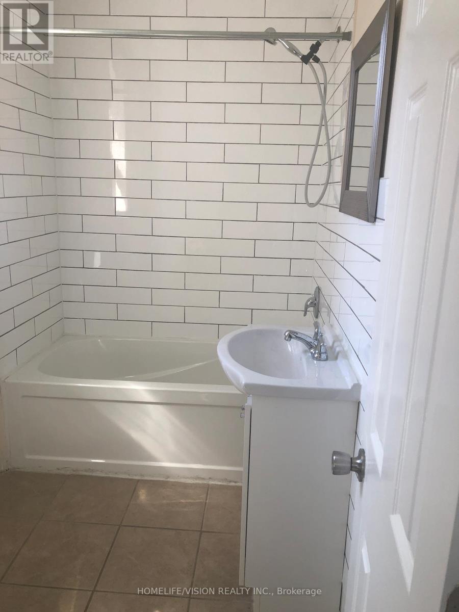 2 - 421 Sutherland Drive Property Photo 6