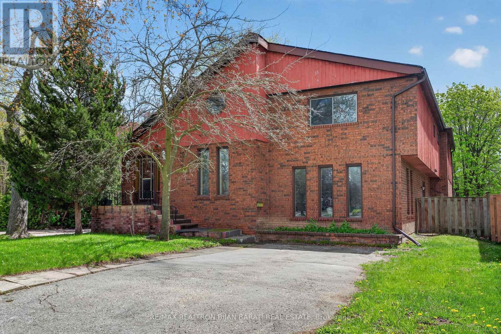 309 HILLCREST AVENUE Property Photo 1