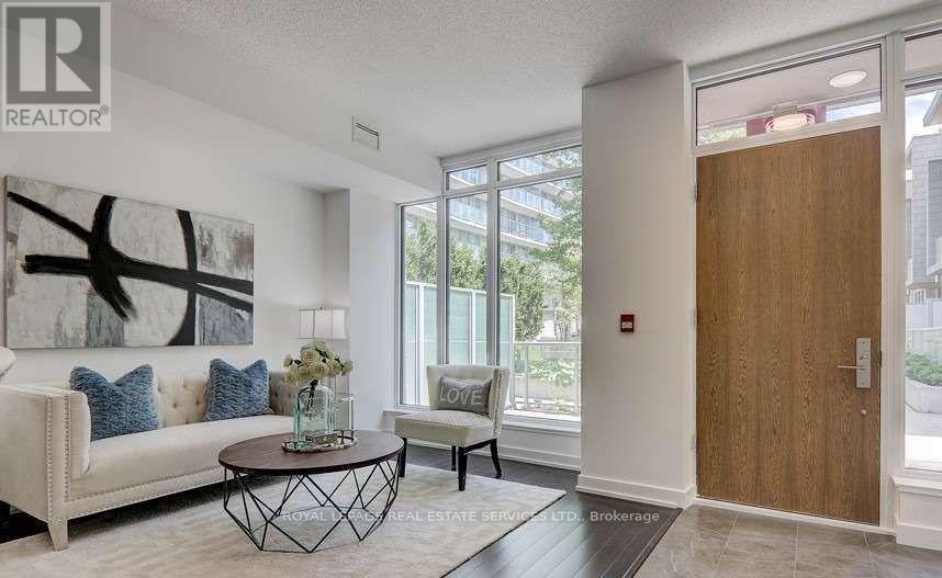 Th7 - 121 Mcmahon Drive Property Photo 4