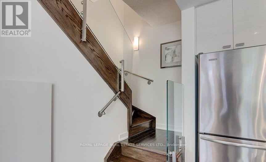 Th7 - 121 Mcmahon Drive Property Photo 12
