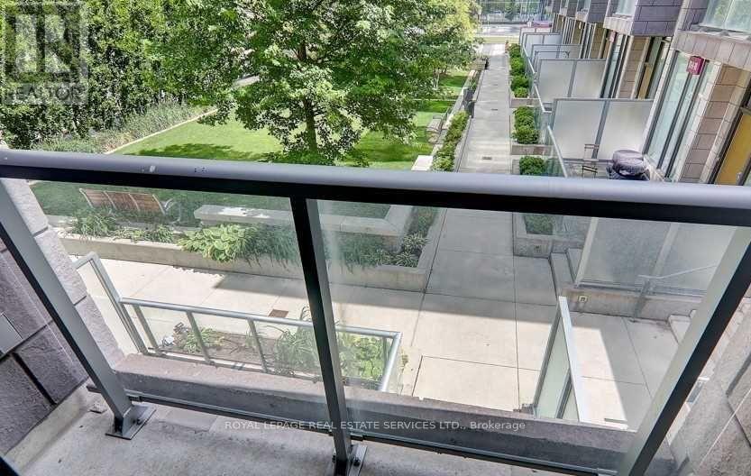 Th7 - 121 Mcmahon Drive Property Photo 13