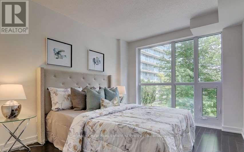 Th7 - 121 Mcmahon Drive Property Photo 16