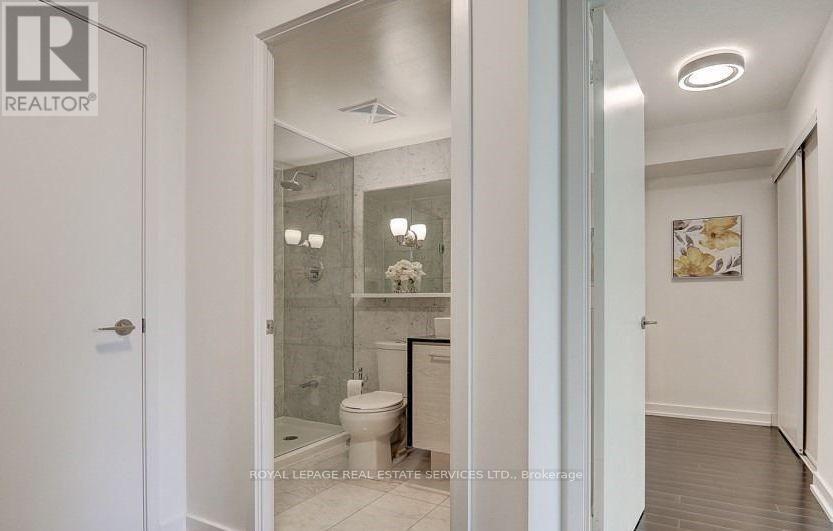 Th7 - 121 Mcmahon Drive Property Photo 18