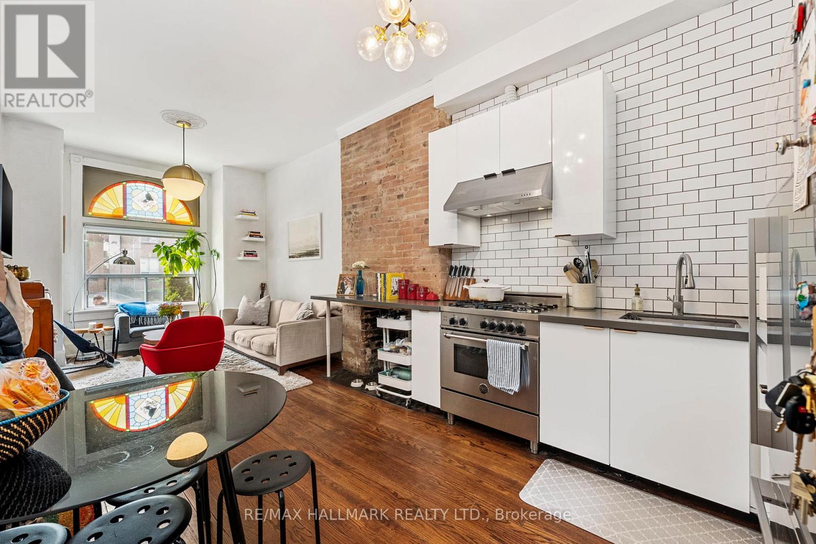 261 Ossington Avenue Property Photo 6