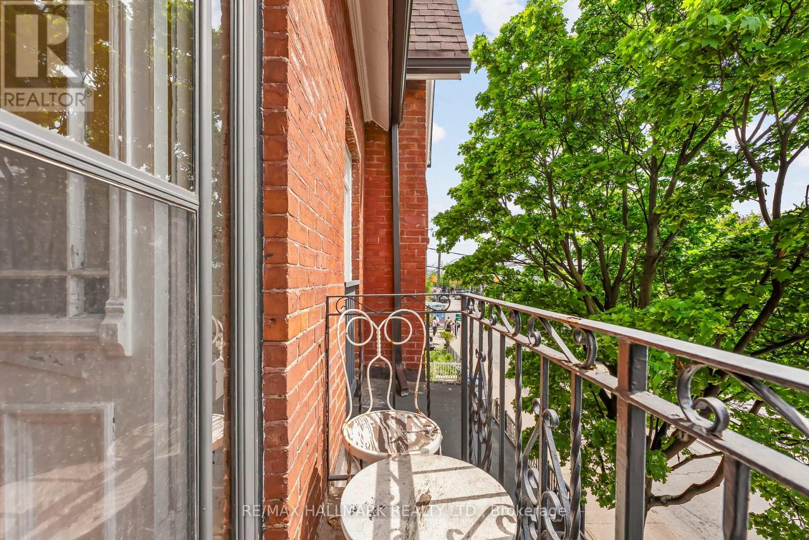 261 Ossington Avenue Property Photo 37
