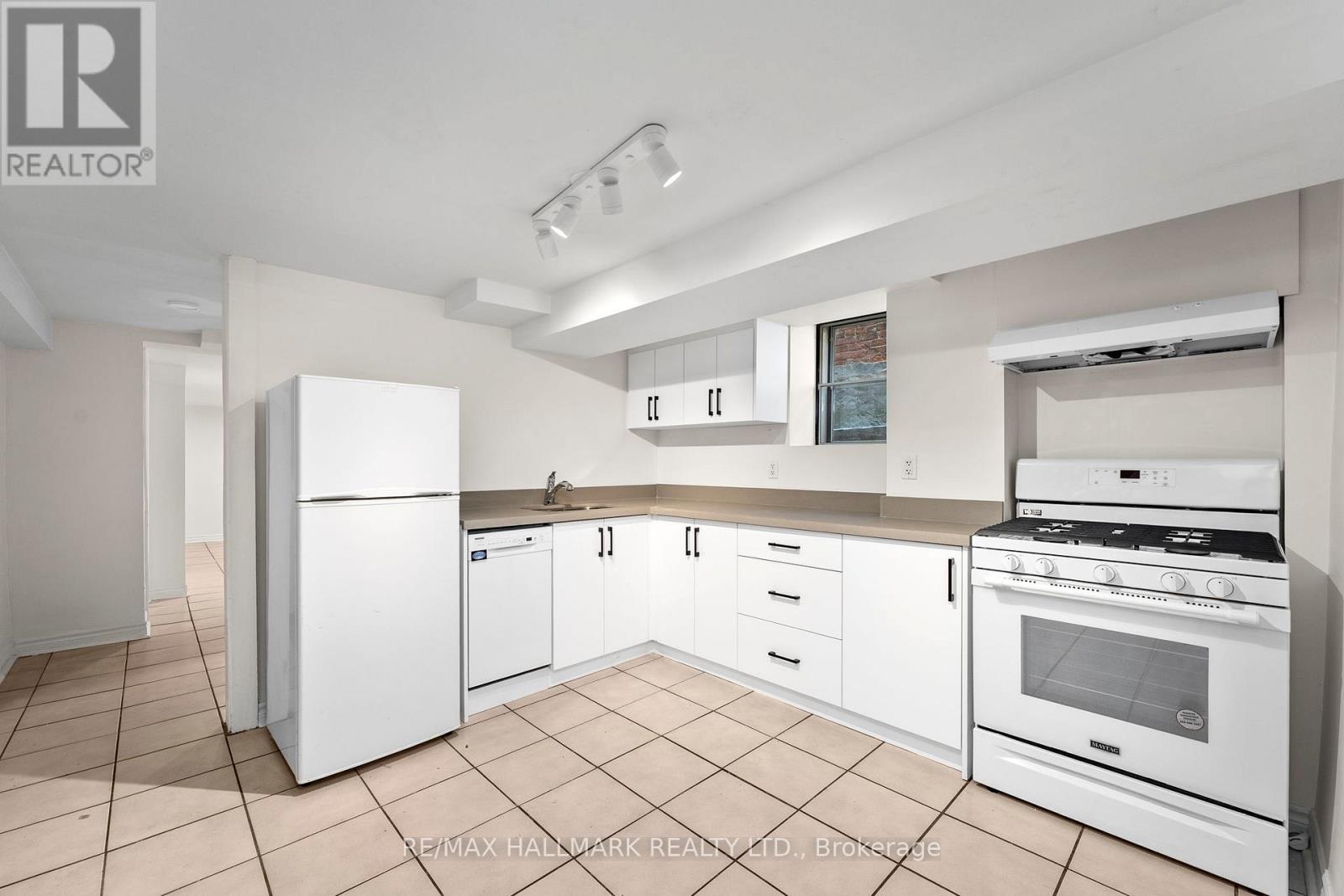 261 Ossington Avenue Property Photo 39