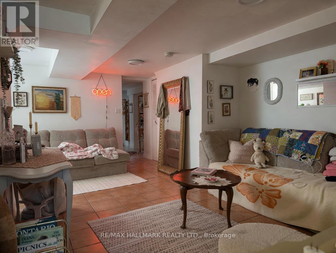261 Ossington Avenue Property Photo 41