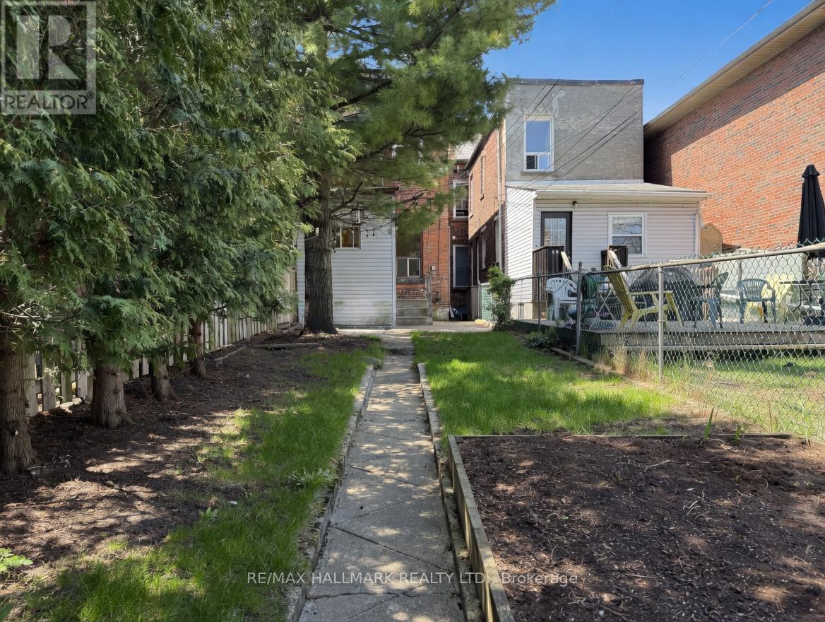 261 Ossington Avenue Property Photo 45