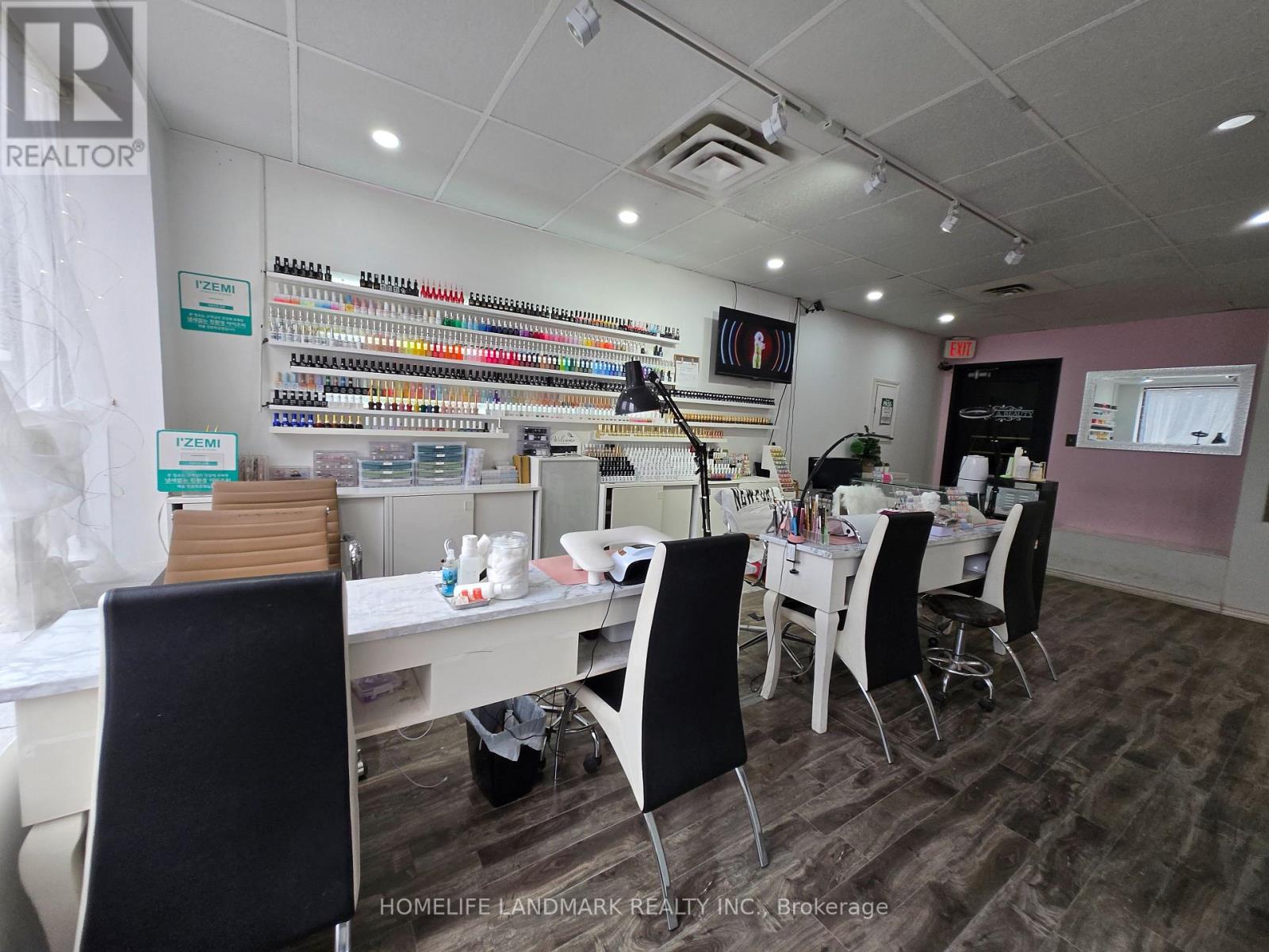300 - 5519 Yonge Street Property Photo 2