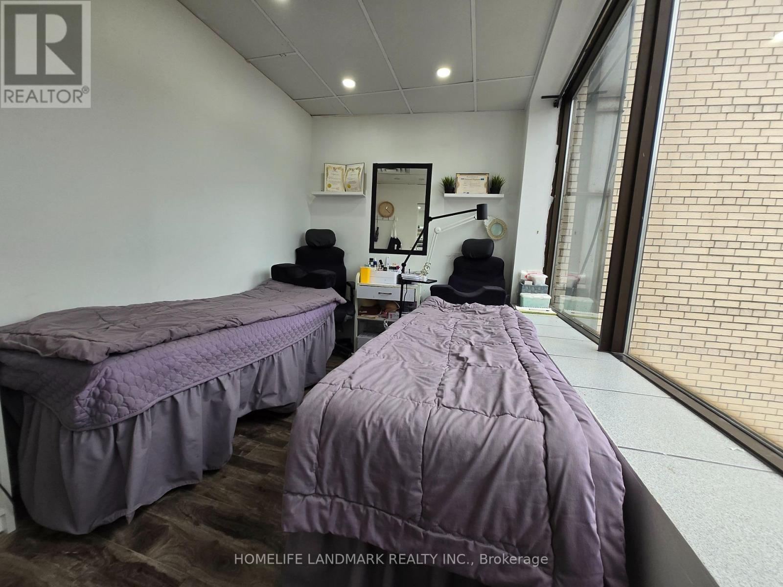 300 - 5519 Yonge Street Property Photo 7