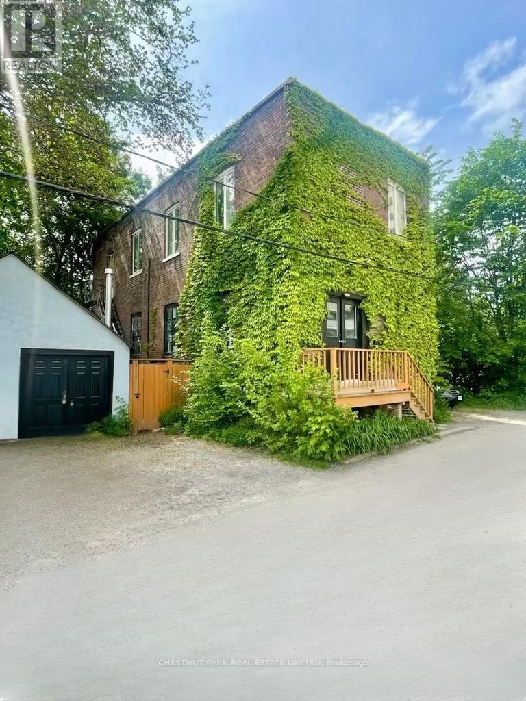 156 Sussex Mews Property Photo 1