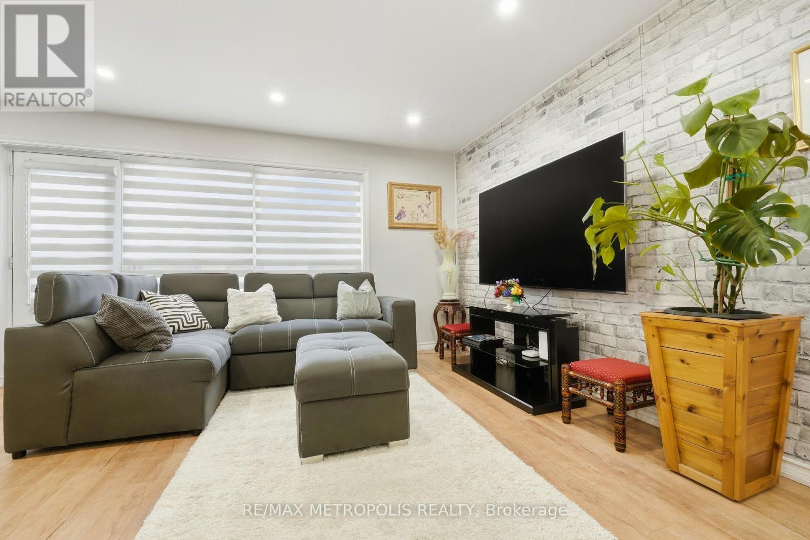 205 - 5877 Bathurst Street Property Photo 11