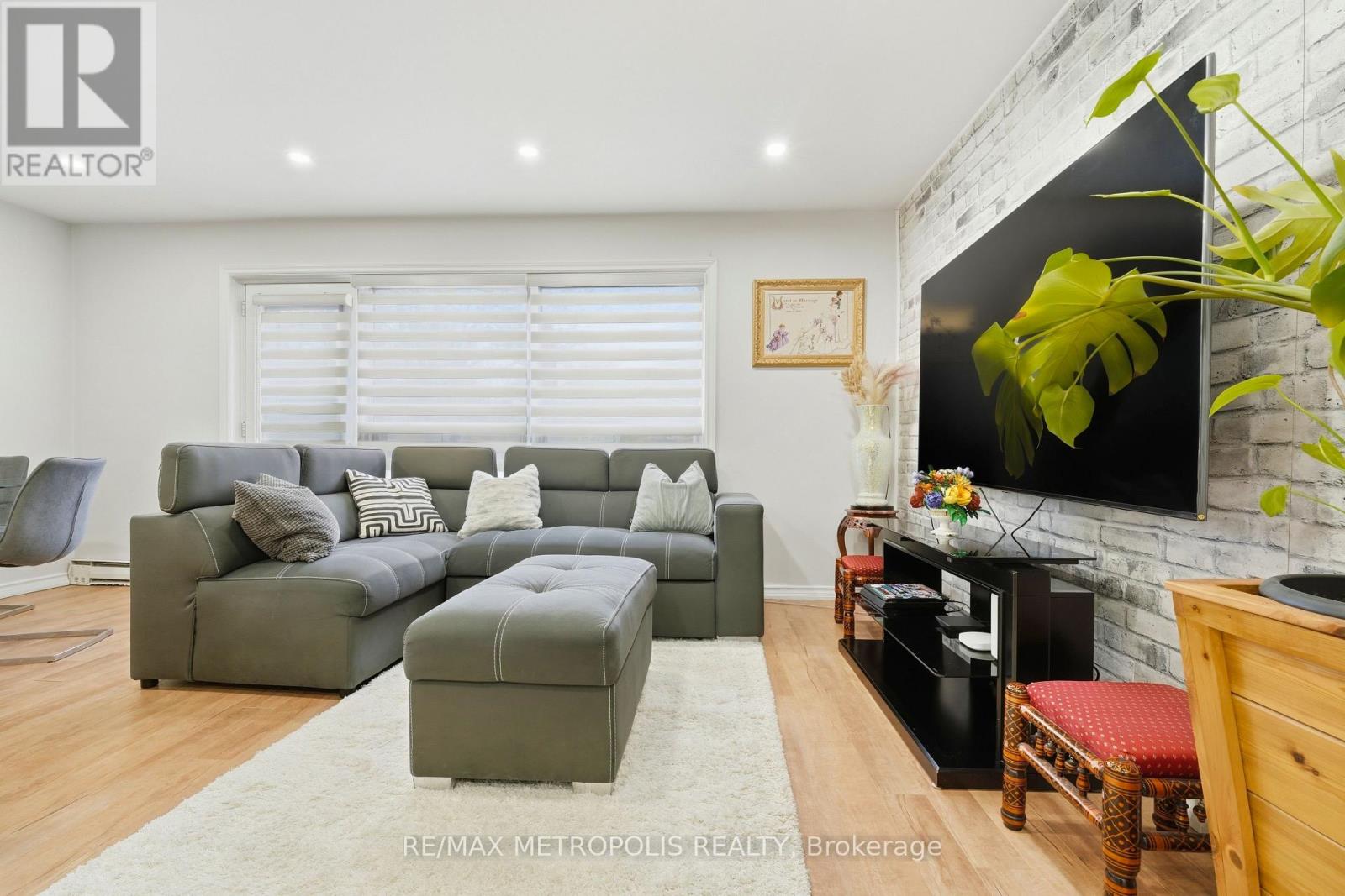 205 - 5877 Bathurst Street Property Photo 12