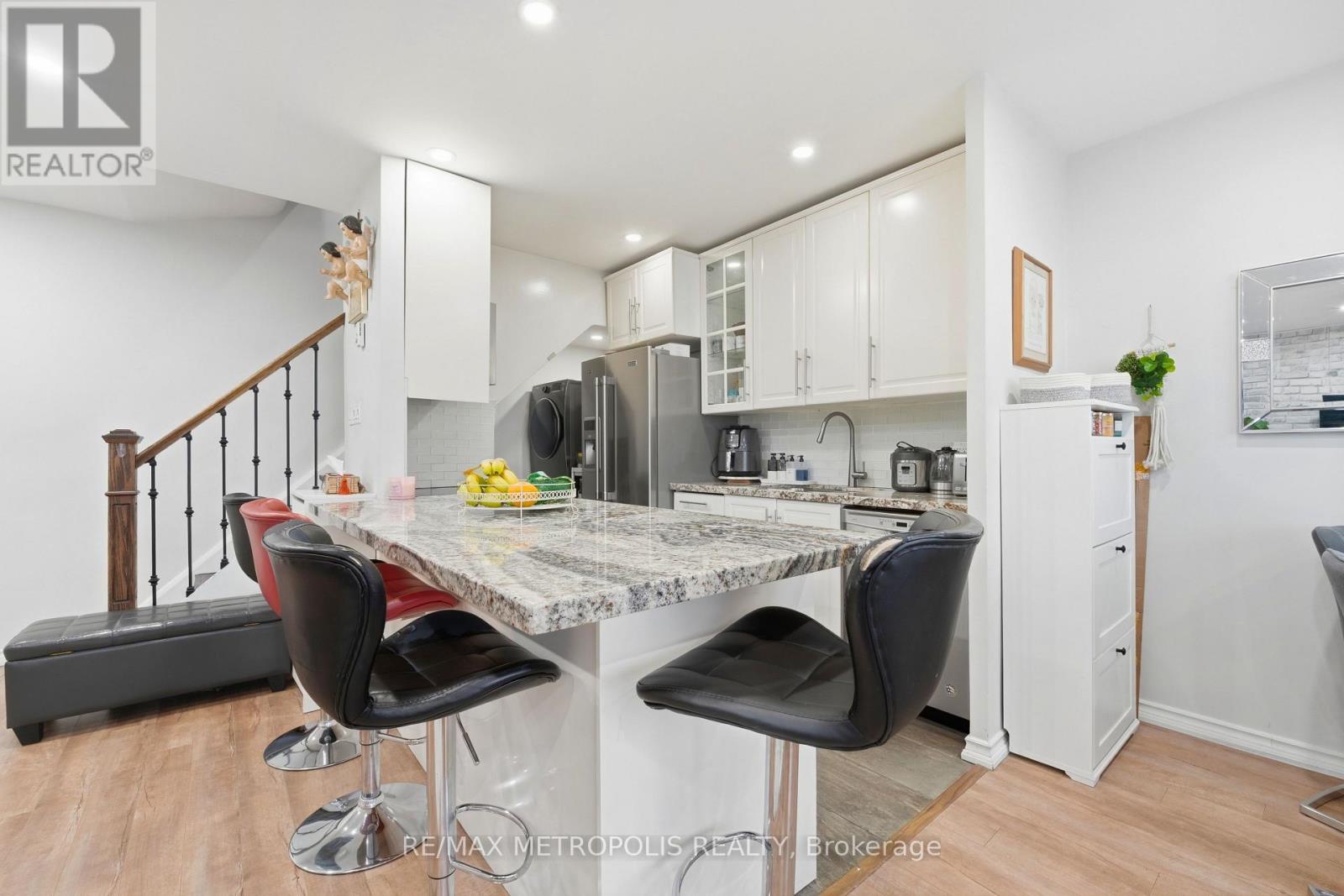205 - 5877 Bathurst Street Property Photo 13