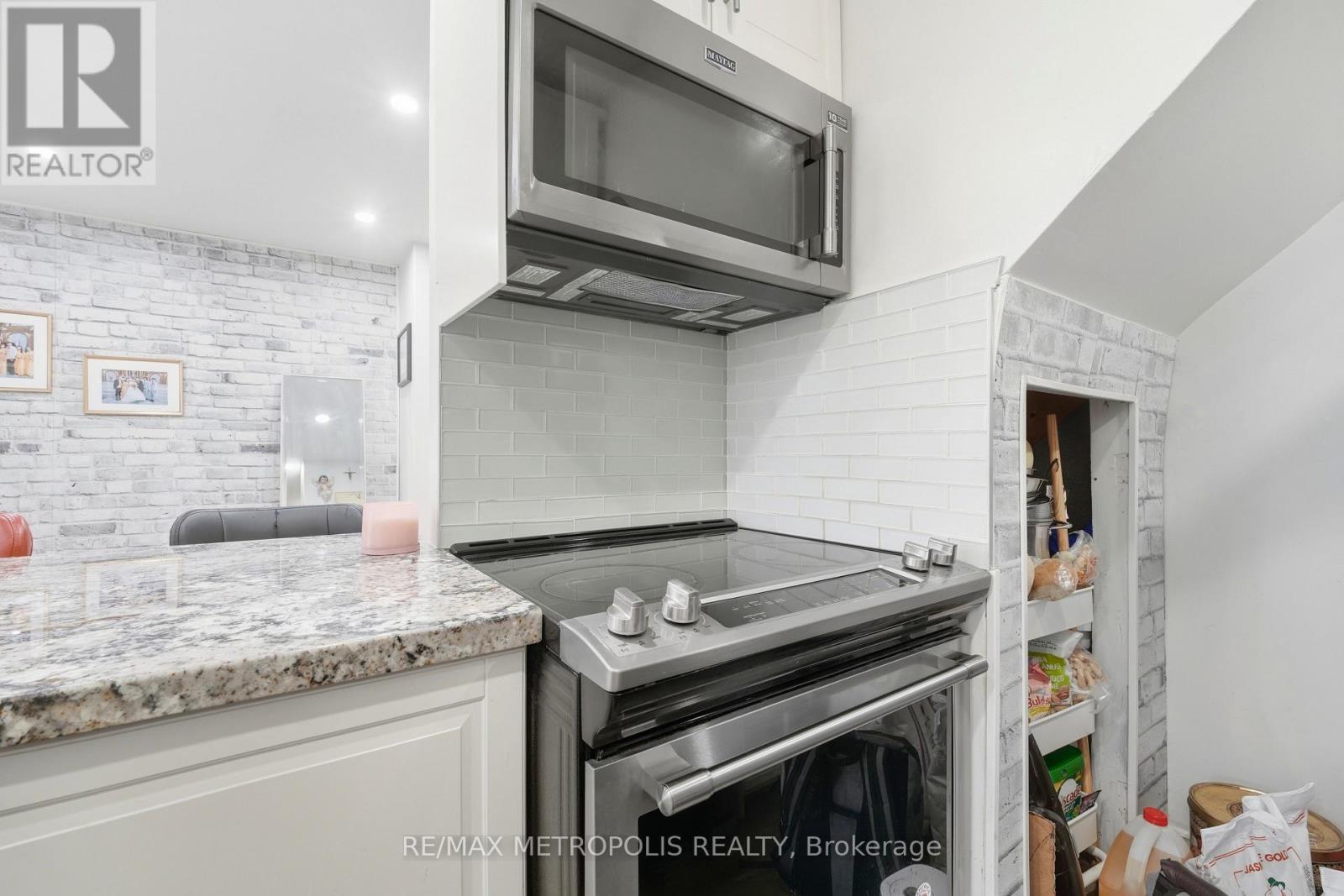 205 - 5877 Bathurst Street Property Photo 14