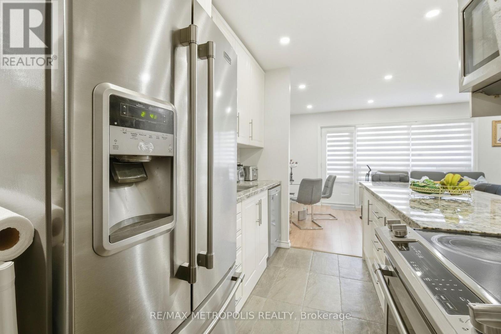 205 - 5877 Bathurst Street Property Photo 16