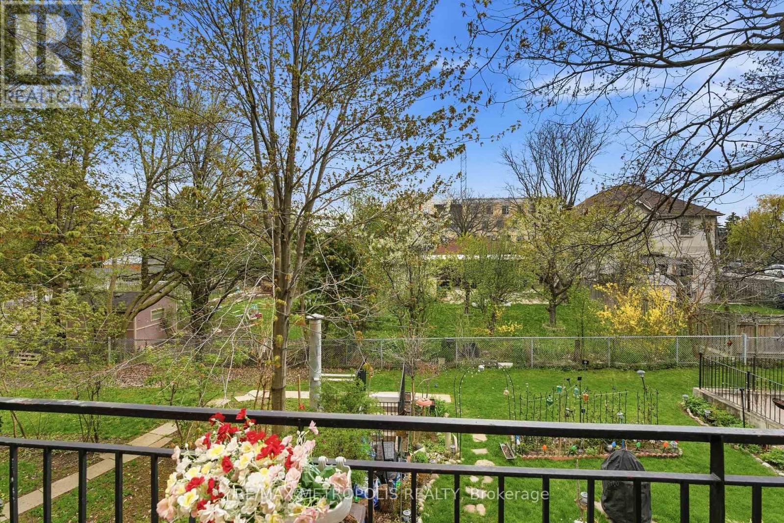 205 - 5877 Bathurst Street Property Photo 25