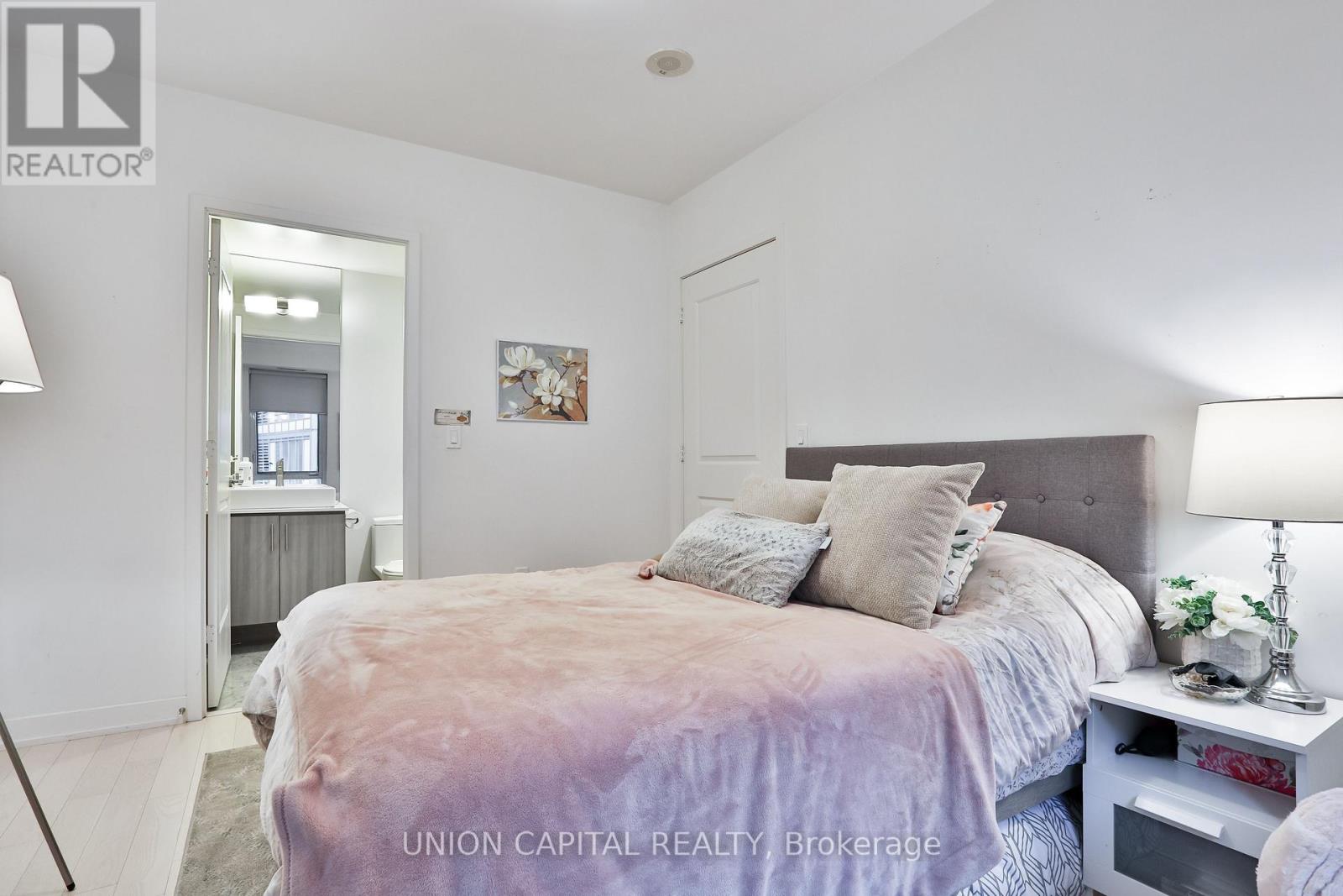 404 - 1 The Esplanade Property Photo 12