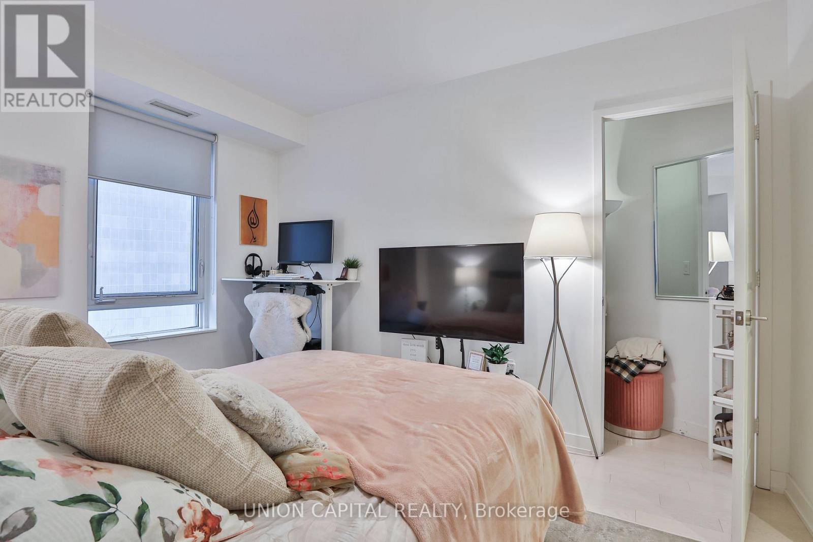 404 - 1 The Esplanade Property Photo 13
