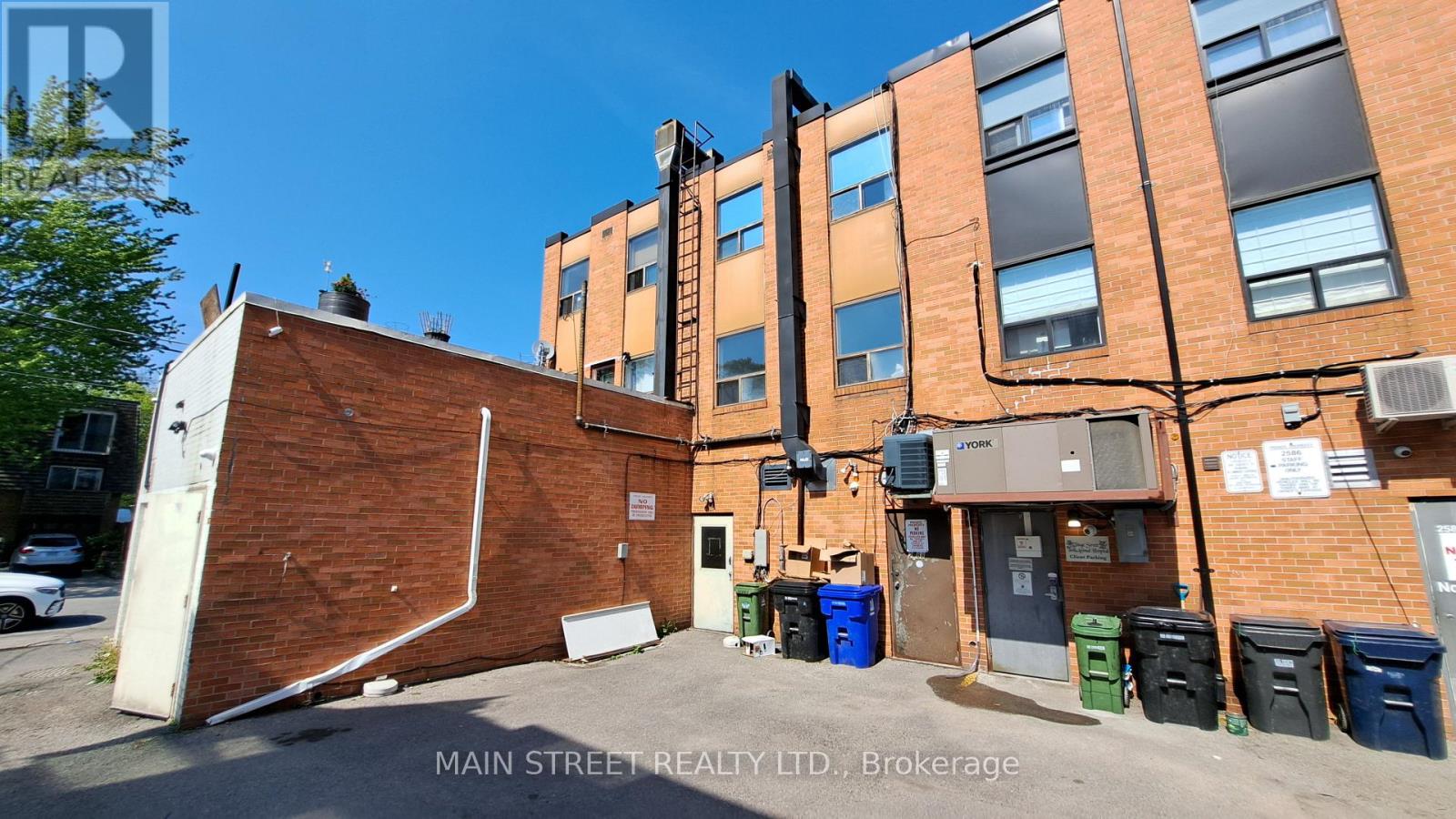 2588 & 2590 Yonge Street Property Photo 4