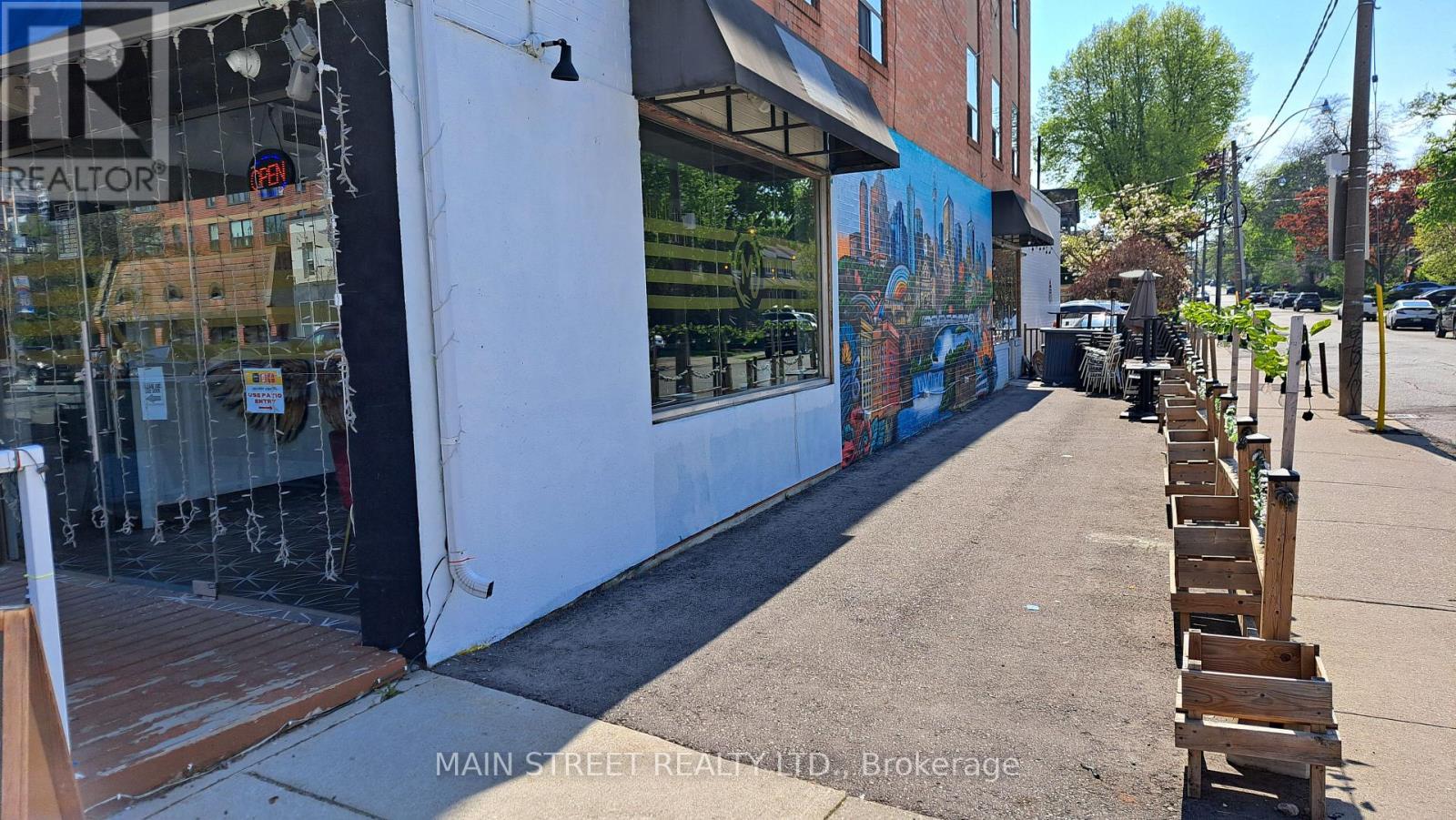 2588 & 2590 Yonge Street Property Photo 8
