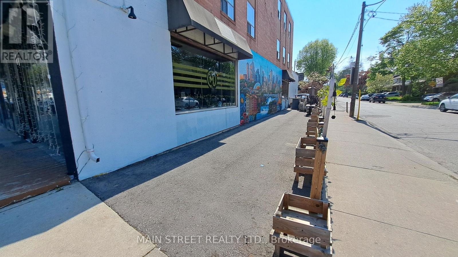 2588 & 2590 Yonge Street Property Photo 9