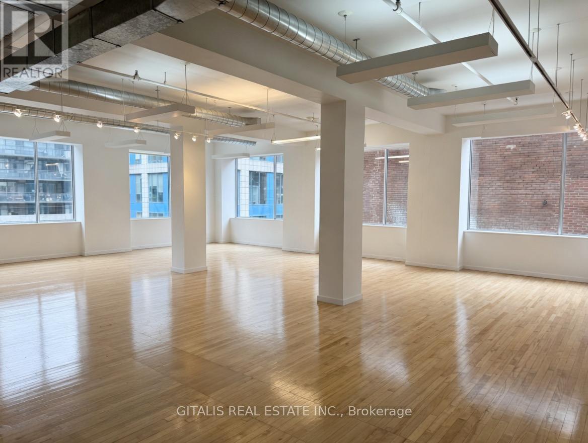 300-301 - 460 Richmond Street W Property Photo 1