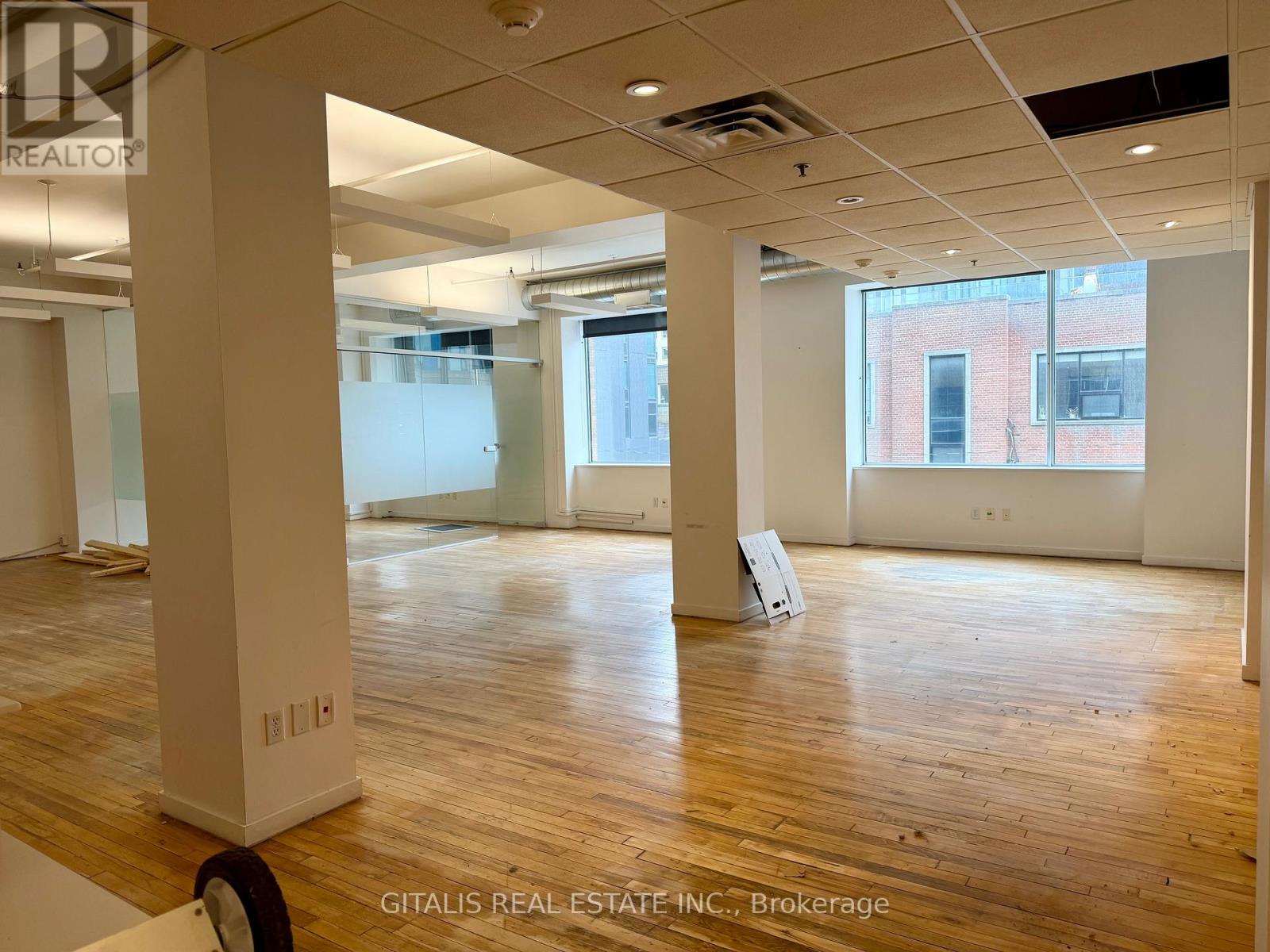 300-301 - 460 Richmond Street W Property Photo 3