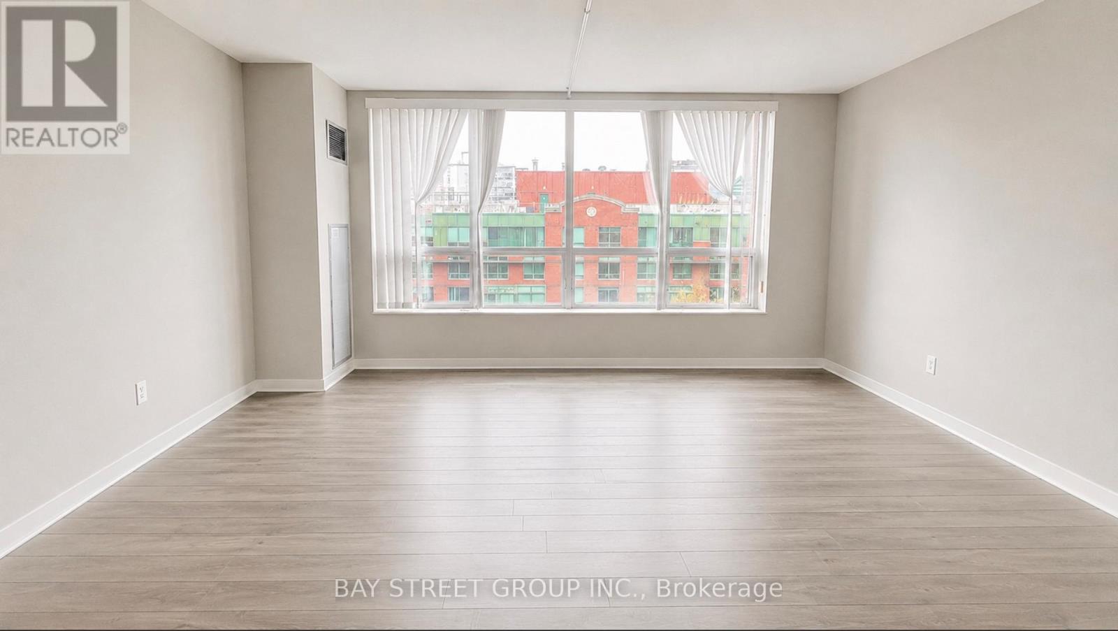 902 - 284 Bloor Street W Property Photo 5