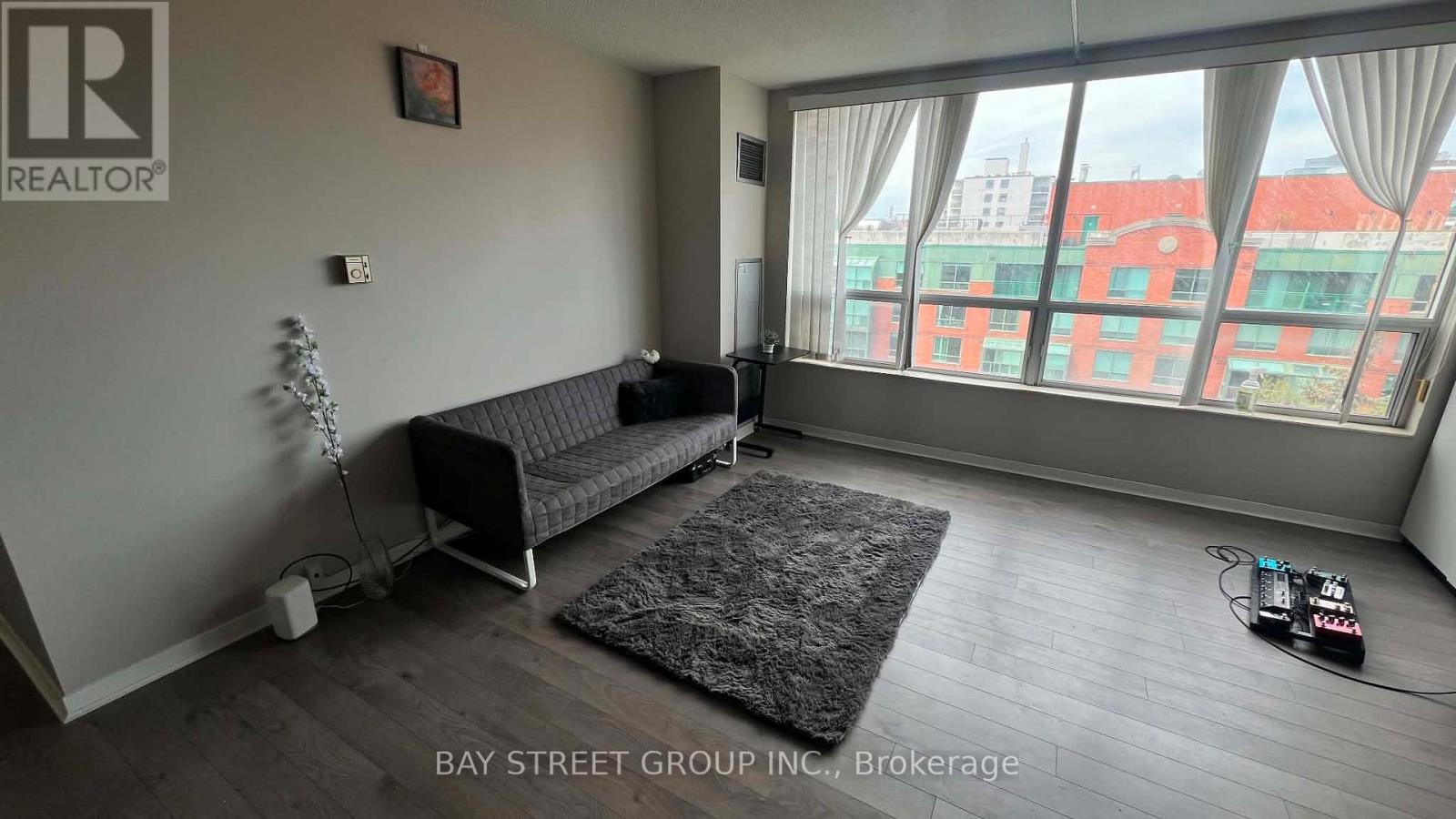 902 - 284 Bloor Street W Property Photo 6