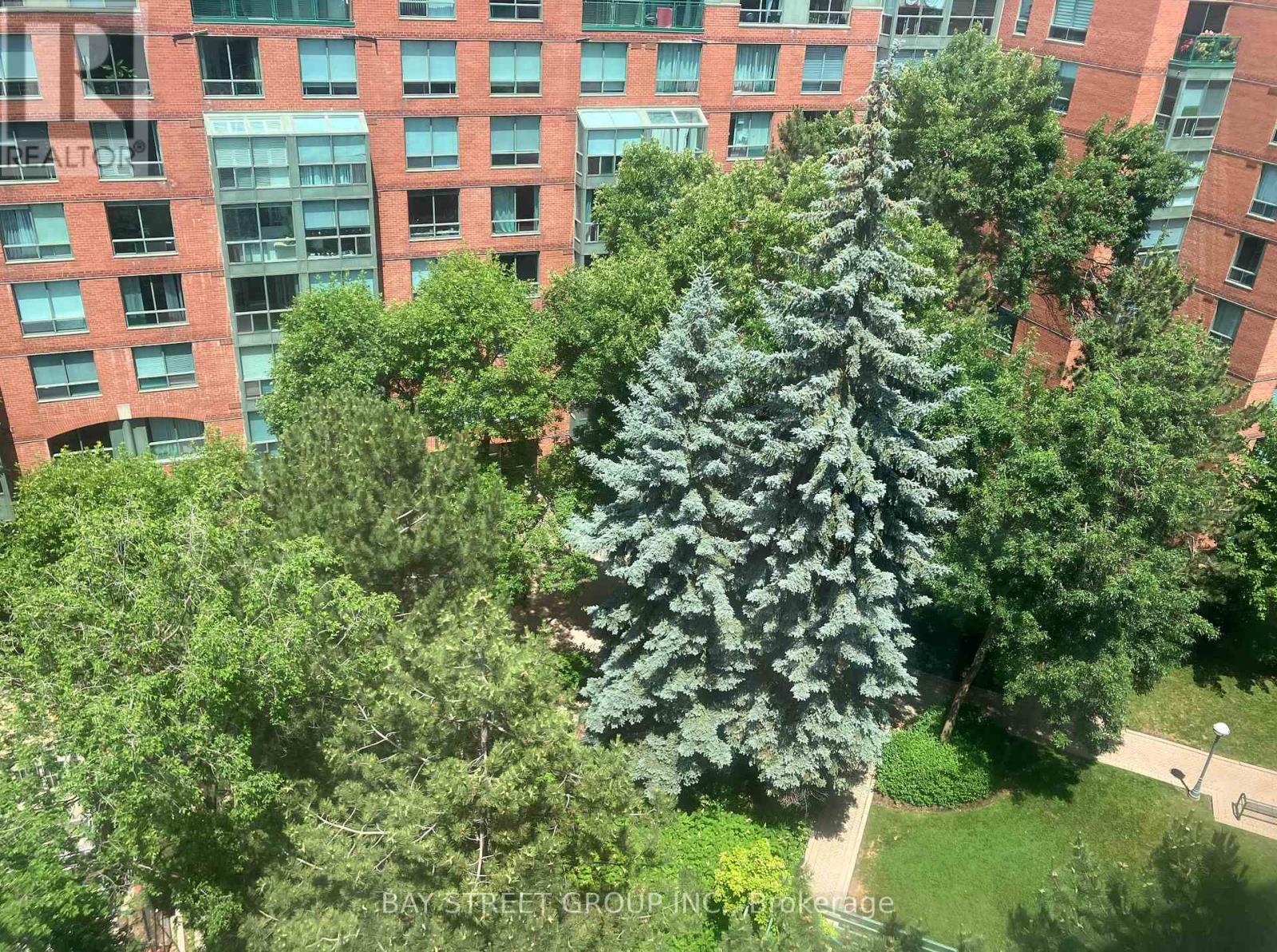 902 - 284 Bloor Street W Property Photo 8