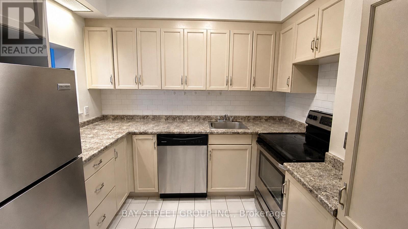 902 - 284 Bloor Street W Property Photo 10