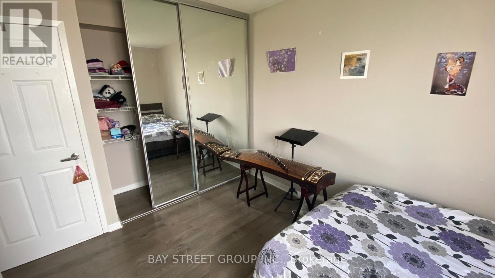902 - 284 Bloor Street W Property Photo 13