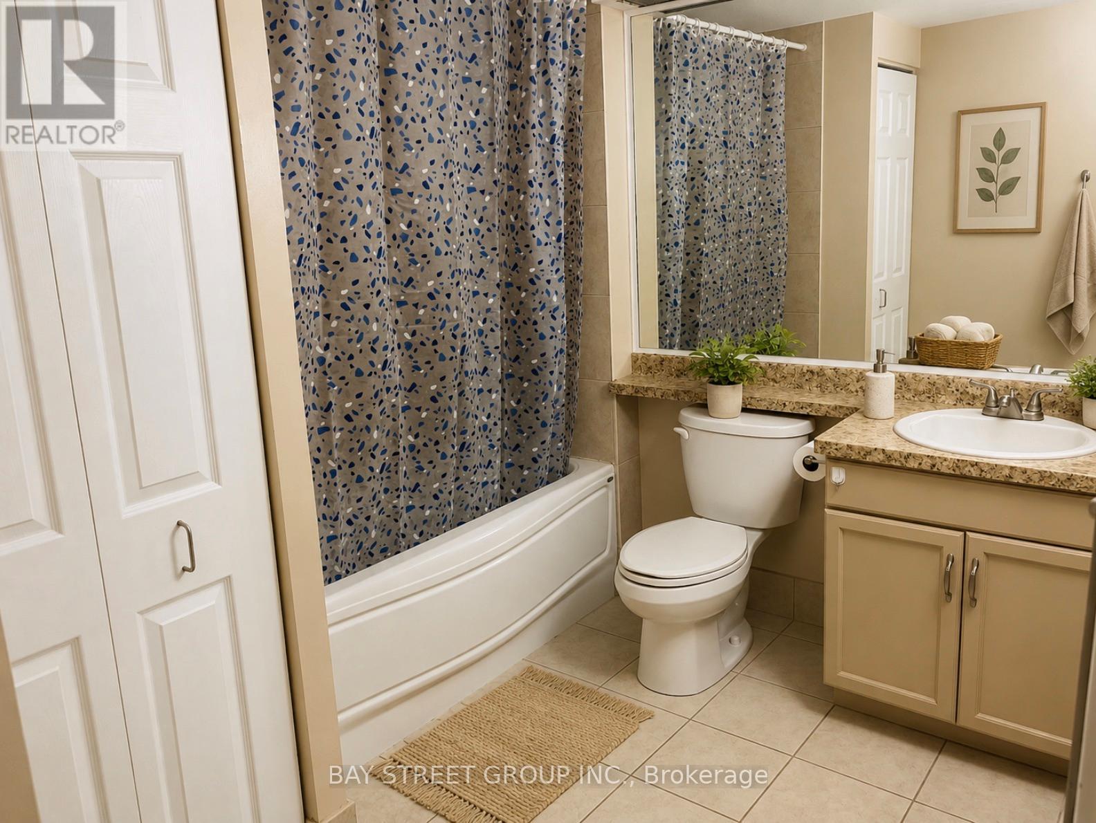 902 - 284 Bloor Street W Property Photo 15