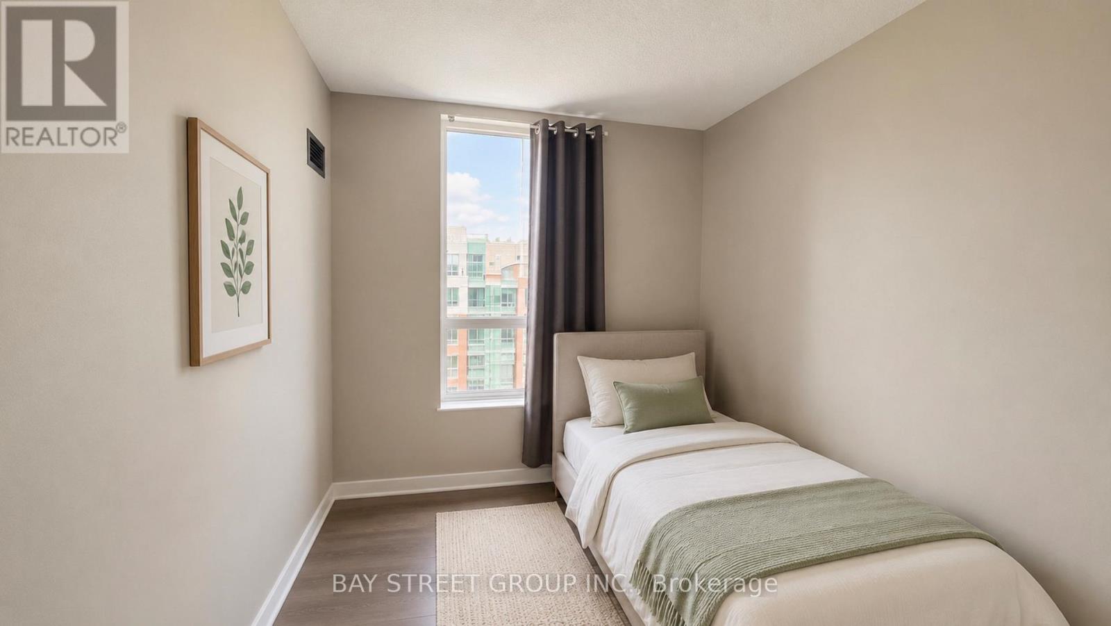902 - 284 Bloor Street W Property Photo 17