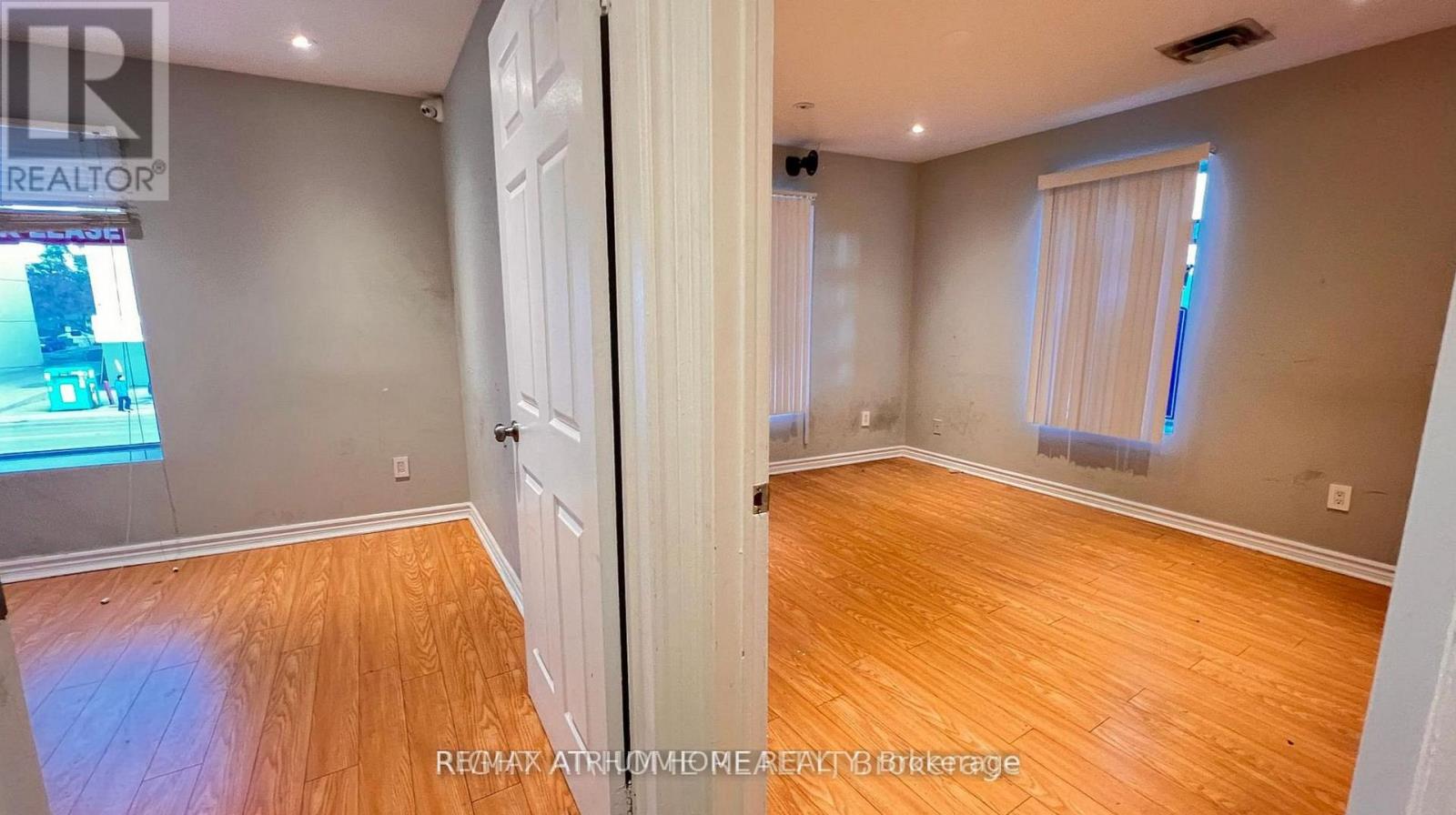2nd B - 6024 Yonge Street Property Photo 9