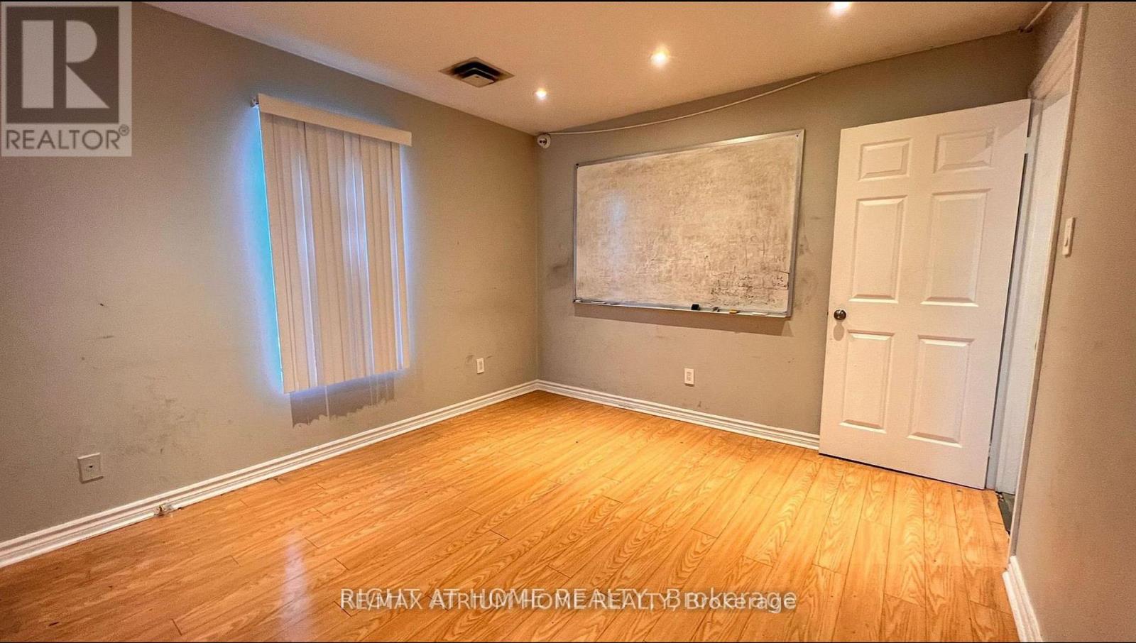 2nd B - 6024 Yonge Street Property Photo 12