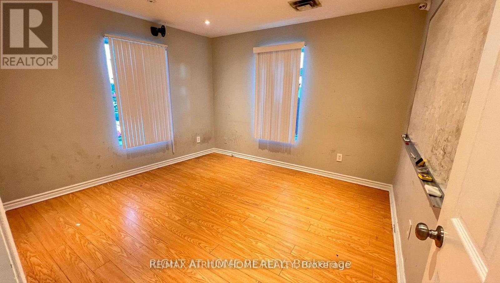 2nd B - 6024 Yonge Street Property Photo 13