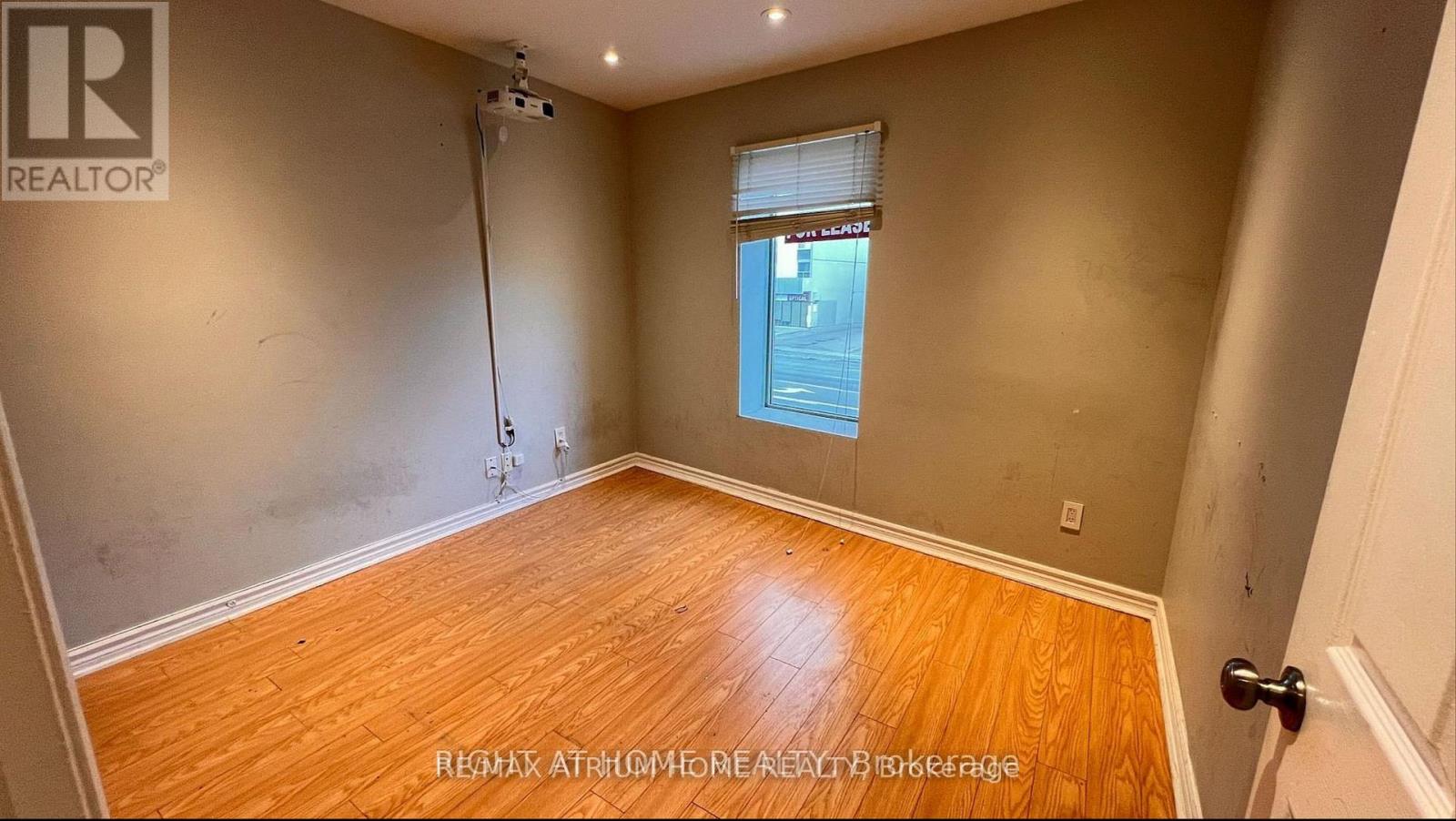 2nd B - 6024 Yonge Street Property Photo 16