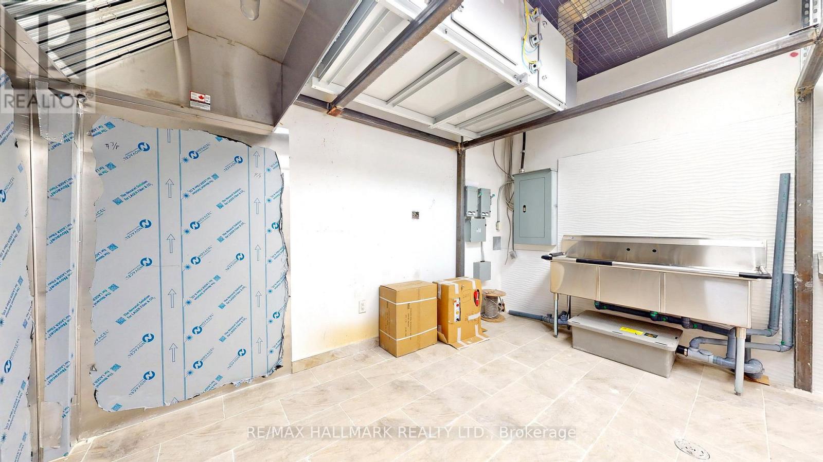 49 - 384 Yonge Street Property Photo 17